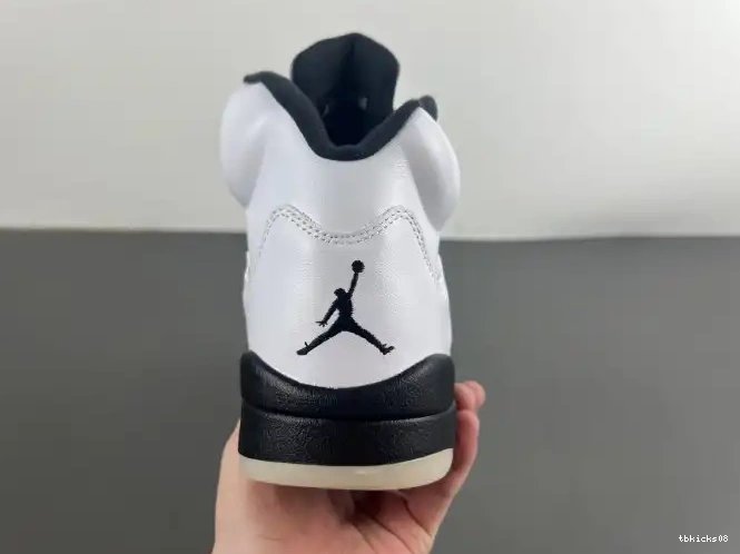 Rep TBkick JORDAN 'WHITE RETRO BLACK' DD0587-110 5 AIR 0420